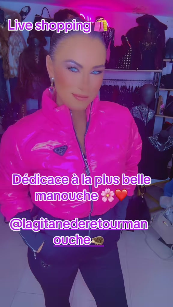 9130 TATU Ensemble combinaison doudoune la blanche légèrement crème a de jolie reflets nacrés 2 pieces luxe comportant des plaques avec le logo de la marque