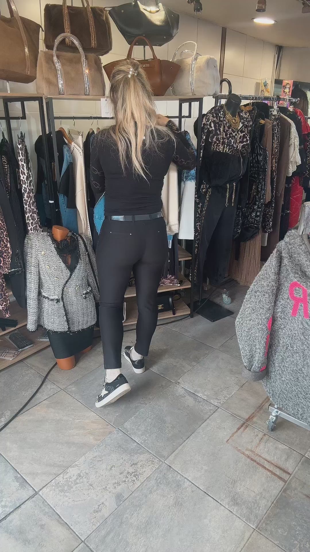 Pantalon chic 1710 – pantalon slim noir à bandes de strass et ceinture