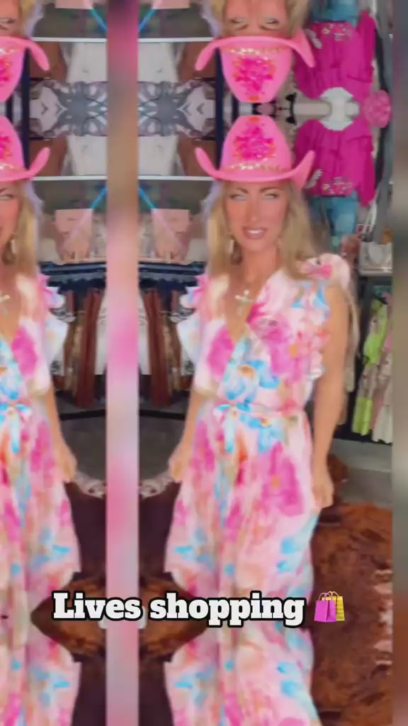 PAPARAZZI robe longue plissée à fleurs 2142  : l’élégance vaporeuse en mousseline pour vos soirées d’été, avec son décolleté en v plongeant et ses manches à volants, une pièce unique pour un look romantique et sophistiqué.