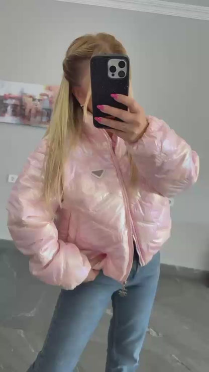 Doudoune irisée 2018 – Tatu Fashion veste courte matelassée femme rose brillant à reflets nacrés, col montant et fermeture zippée, style streetwear chic pour la saison froide