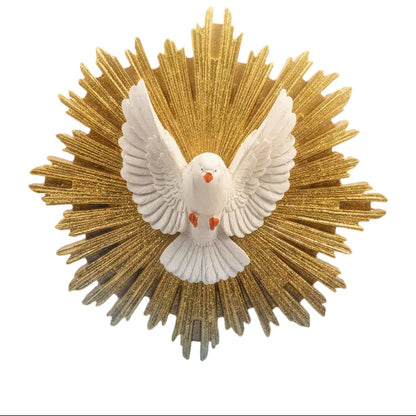 Lourdes Saint-Esprit colombe blanche aux ailes déployées sur rayonnement doré, statue religieuse en résine fabriquée à Lourdes et bénie par un prêtre, tailles 15, 20 et 31 cm pour la prière et la décoration chrétienne