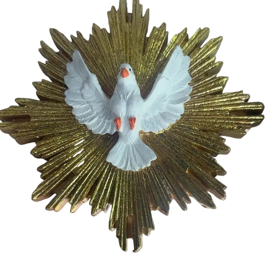 Lourdes Saint-Esprit colombe blanche aux ailes déployées sur rayonnement doré, statue religieuse en résine fabriquée à Lourdes et bénie par un prêtre, tailles 15, 20 et 31 cm pour la prière et la décoration chrétienne