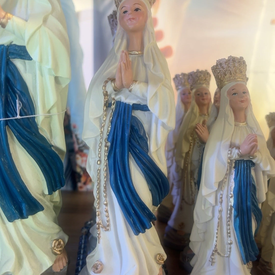 Vierge couronnée photo carrée 2