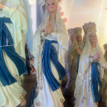 Vierge couronnée photo carrée 2